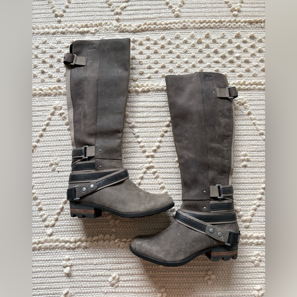 Sorel Lolla tall waterproof boots size 8.5